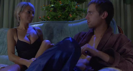 Зрелая тетушка Таня стала домогаться новогодней ночью к русскому