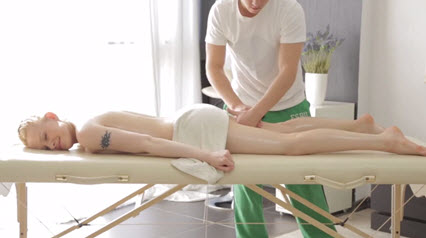 Лола Тейлор пришла в русский салон массажа и побудила сотрудника